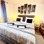 Sunset Apartment *
